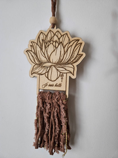 Talisman Lotus en Bois & Macramé – Je suis belle