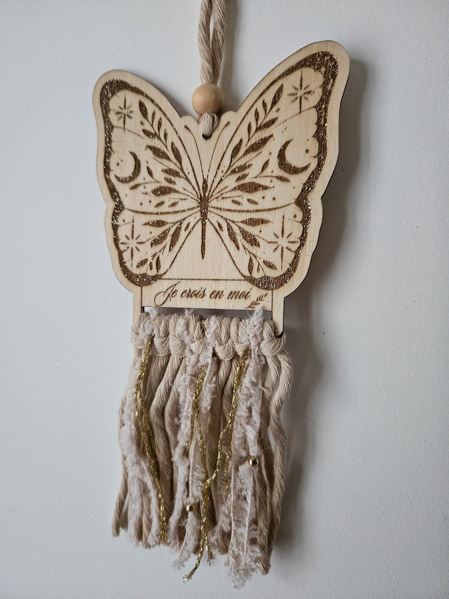 Talisman Papillon en Bois & Macramé – Je crois en moi