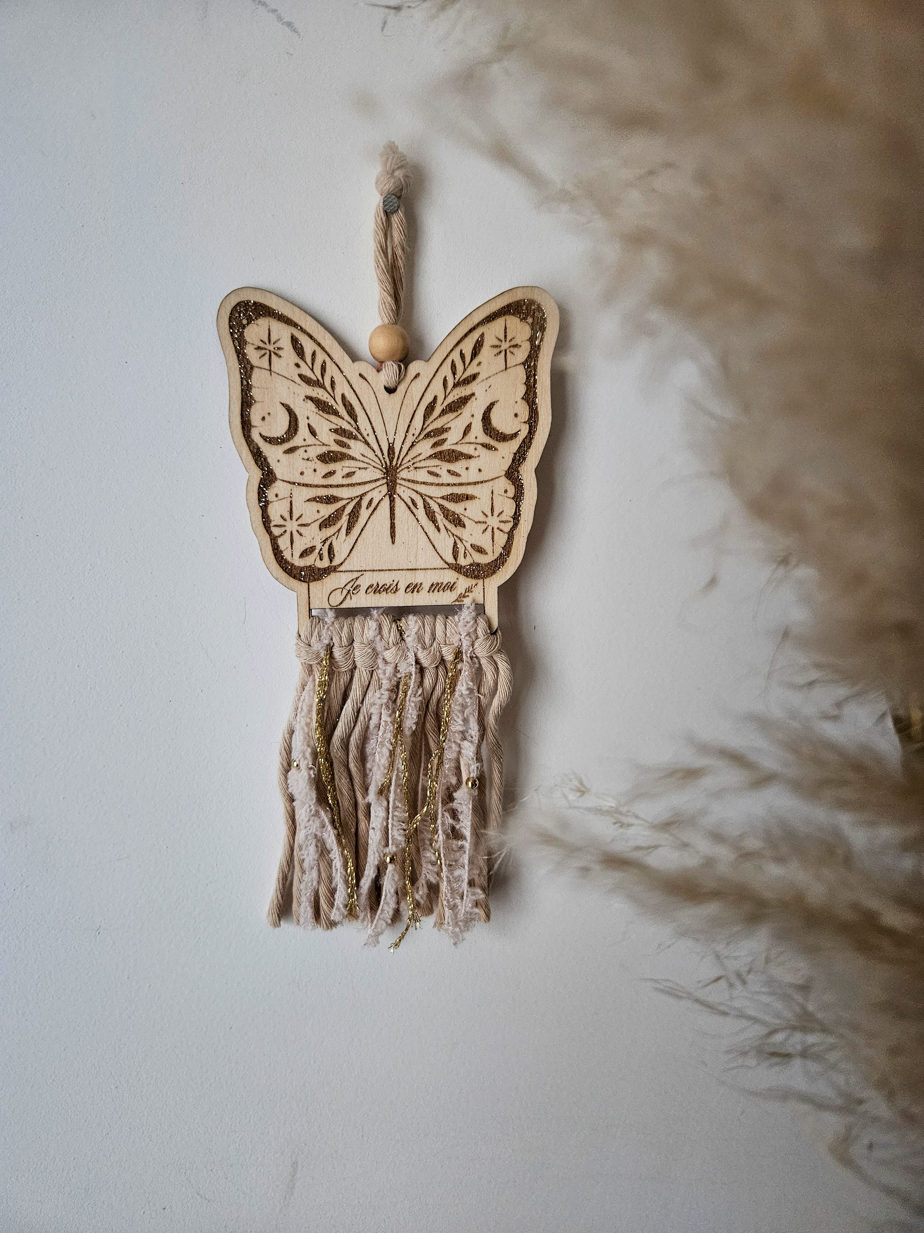 Talisman Papillon en Bois & Macramé – Je crois en moi
