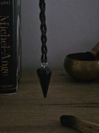 Pendule en pierre naturelle – Guidance & Protection 𓁺
