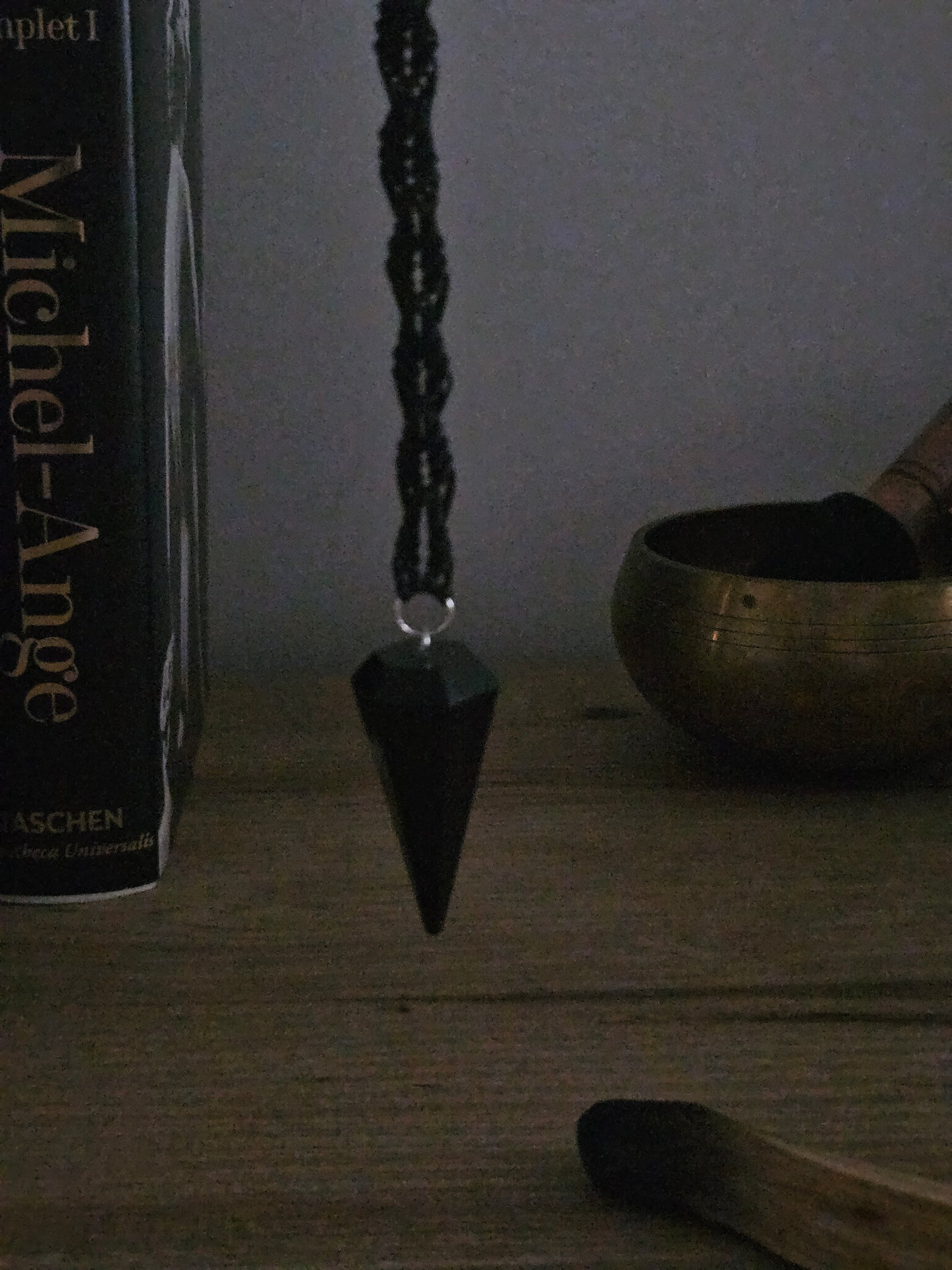 Pendule en pierre naturelle – Guidance & Protection 𓁺