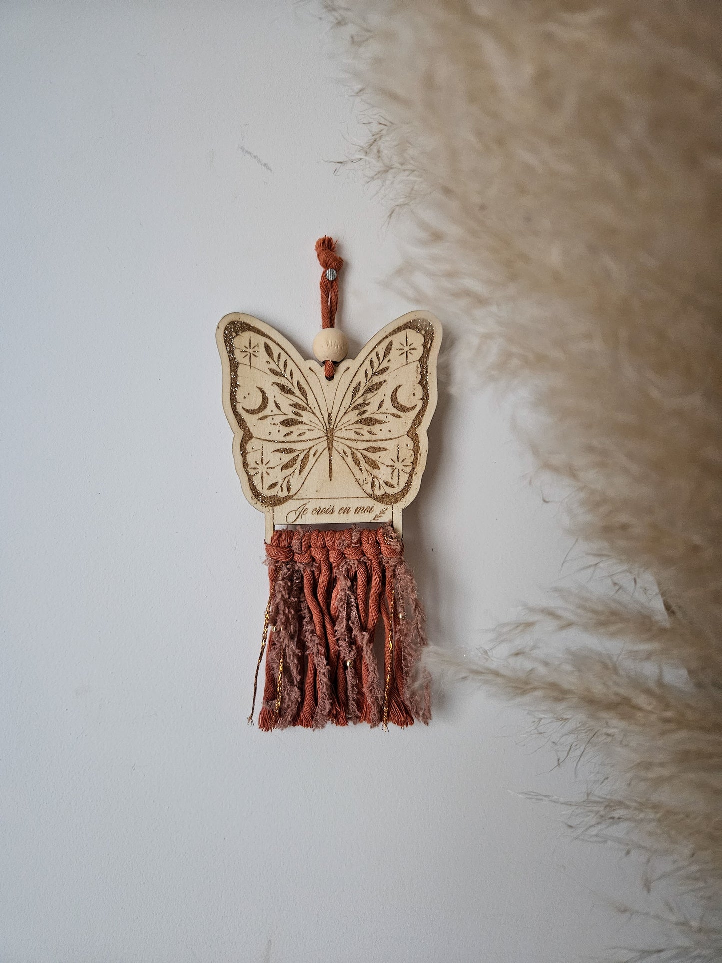Talisman Papillon en Bois & Macramé – Je crois en moi