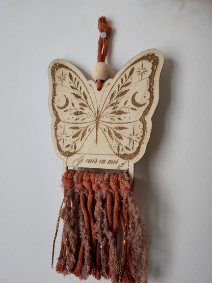 Talisman Papillon en Bois & Macramé – Je crois en moi