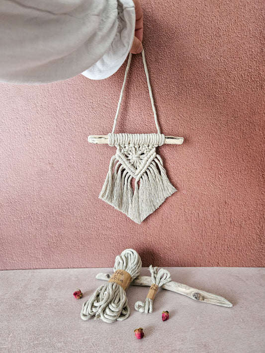 ✨ Kit Macramé – Mini Tenture Murale DIY
Tutoriel vidéo gratuit inclus